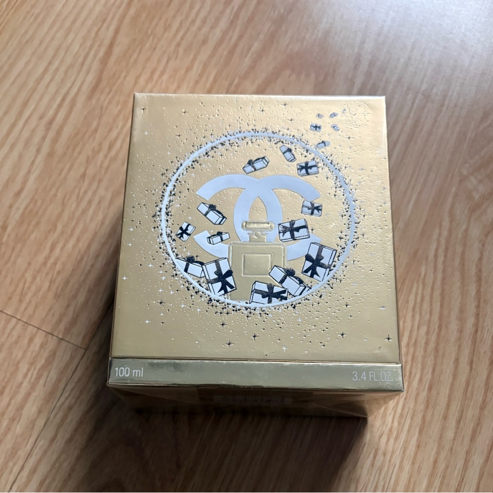 CHANEL No. 5 Eau de Parfum in Gold Box limited edition